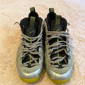 Nike Silver and Lime Green Men's Athletic Shoes